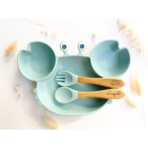 ASSIETTE CRABE SILICONE + COUVERTS BOIS/SILICONE – BLEU CIEL